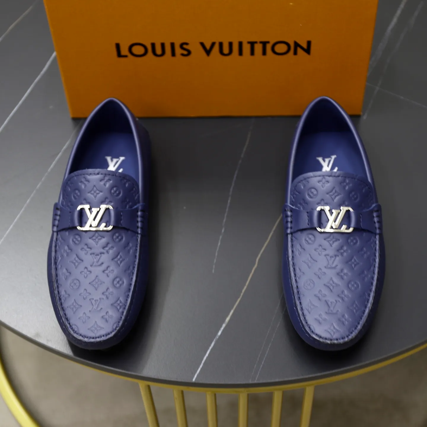 Ex-factory price: 480💰【LV】Louis Vuitton ⚠️High-end men’s driving and pedal series ⚠️38-44 (customized for 45) ⚠️All original cowhide leather! Thick and soft! Made entirely of calfskin lining! The latest non-slip beanie sole! Three-dimensional package technology! Fashionable and classic! Handicrafts! Original high quality! Feel free to compare!